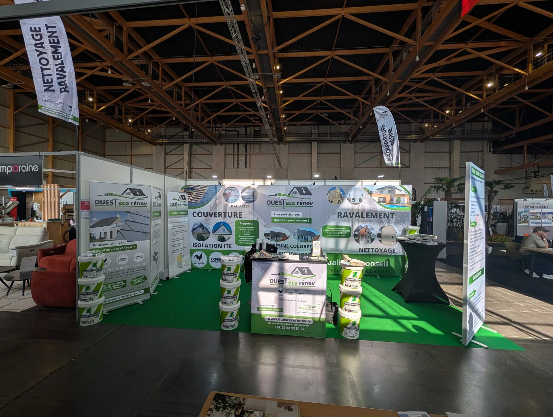 Stand Ouest éco rénov en foire