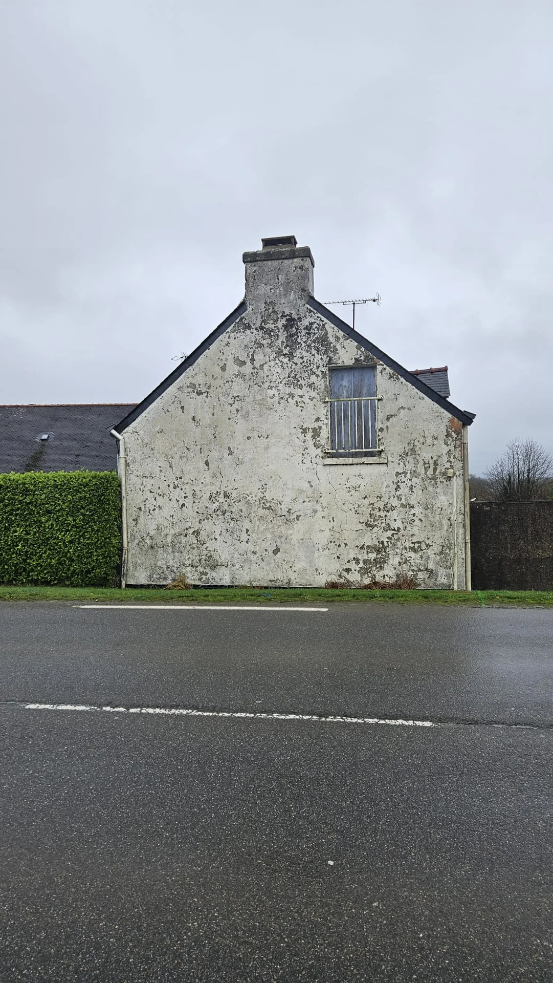 Façade de maison avant enduit — chantier 4, Finistère sud